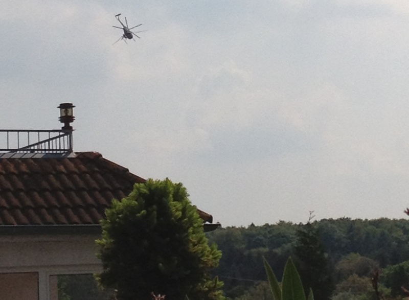 Hubschrauber am 08.05.2013 um 15:30 im Einsatz über dem Stadtwald in Oberrad